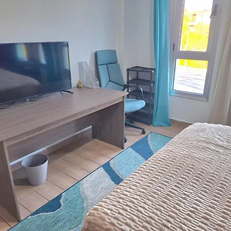 Apartment Luxury Seaview Escape For Couples & Families In Paphos *